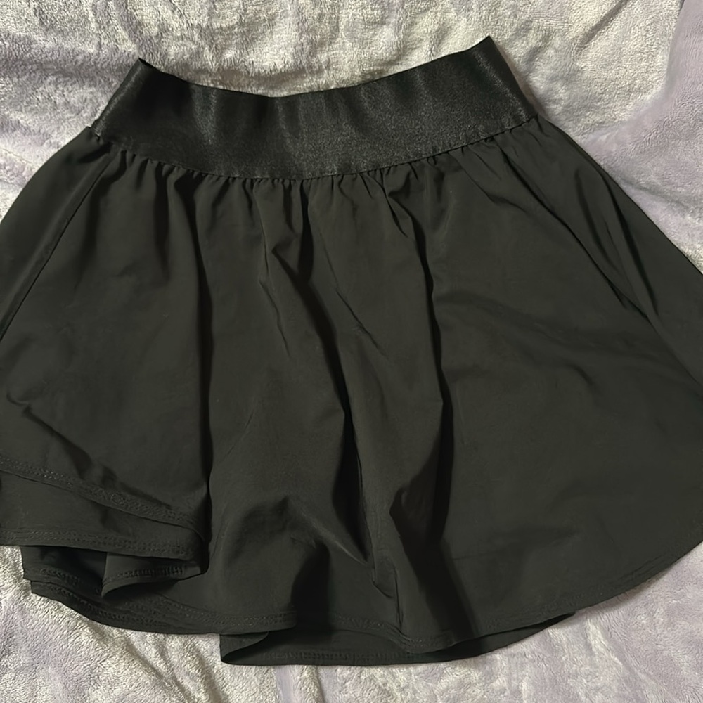 NWOT Gianni Bini black Skort in M & L